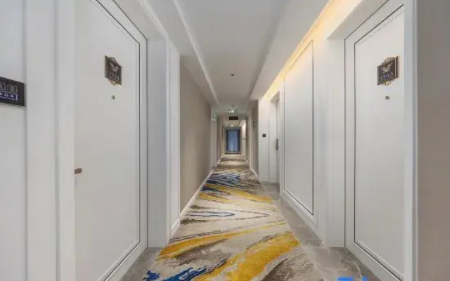 Vienna International Hotel (Chengdu Panda Base Beihu Park Branch)