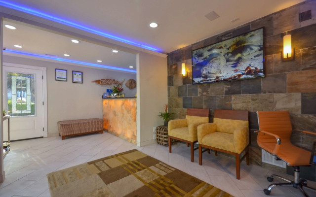 Best Western The Inn & Suites Pacific Grove