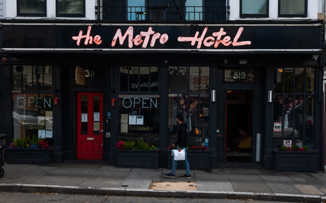 The Metro Hotel