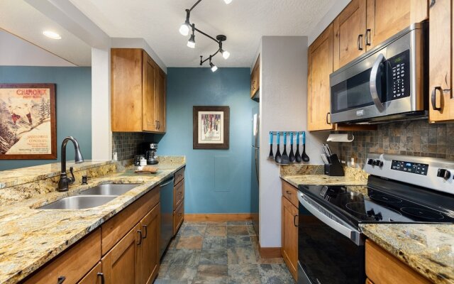 2054 The Pines 5 Bedroom Condo by RedAwning