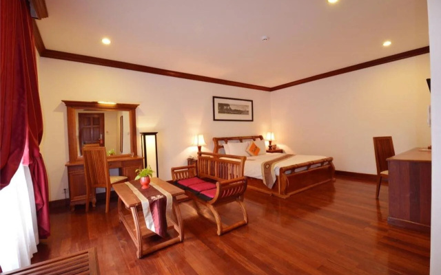 The Suite By Royal Crown Hotel