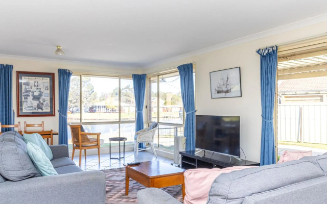 Holiday on the Water – Guest Rooms – Sussex Inlet