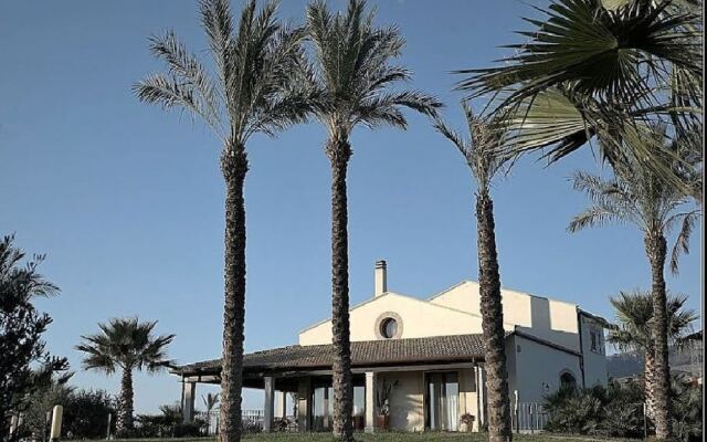 Villa Egadi con Piscina e Campo da Tennis