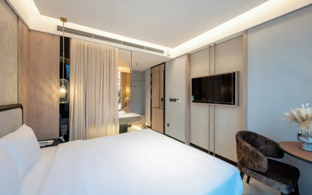 iRest Signature Ba Dinh Lakeside