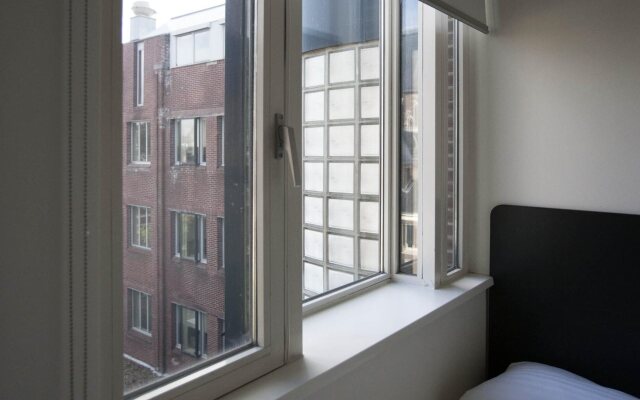 easyHotel The Hague City Centre