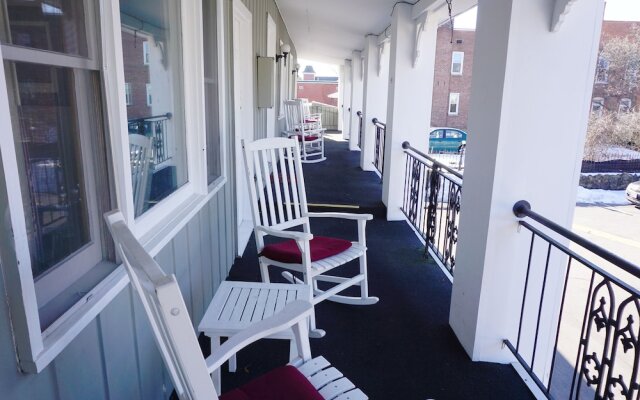 The Carriage House Inn