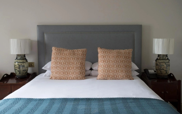 Bush Hotel Farnham