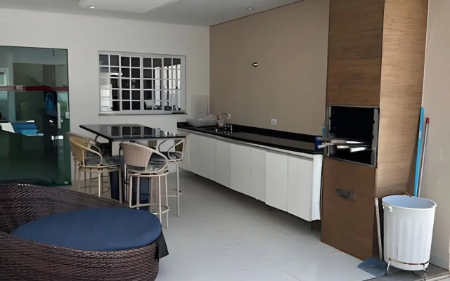 Casa com piscina em Boraceia