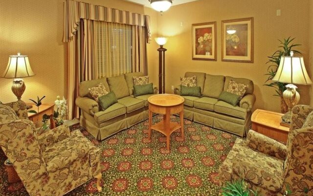 Holiday Inn Express Hotel & Suites MAGNOLIA-LAKE COLUMBIA