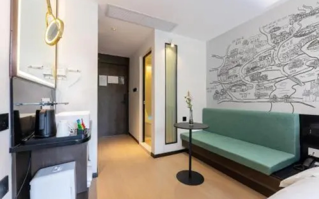 Shanghai Pudong Xiangguo Hotel (Huinan Metro Station)