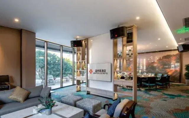 Chongqing Winterless Hotel