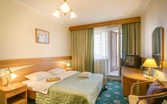 41 Orekhovo 3 Bedroom Apartment near Tsaritsyno Park
