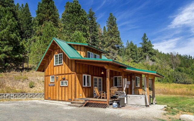 Beaver Hill Cabin Near Plain 2 Bedroom Home by NW Comfy Cabins by RedAwning