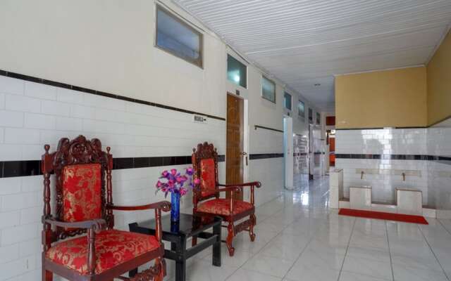 RedDoorz Plus @ Alam Raya Hotel