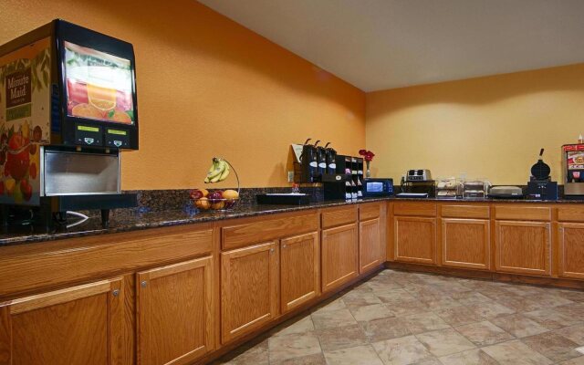 Best Western Dallas Inn & Suites