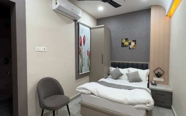 Hotel R J Heights
