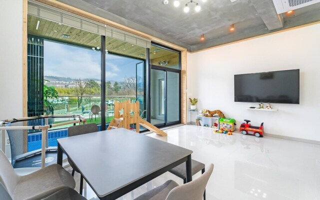 Gyeongju Cheongun28 Kids Poolvilla