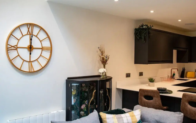 Hayy Collection Townhouse Living at Cliff Oaks