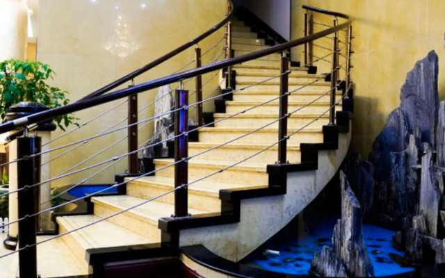 Hefeng Huarong Business Hotel