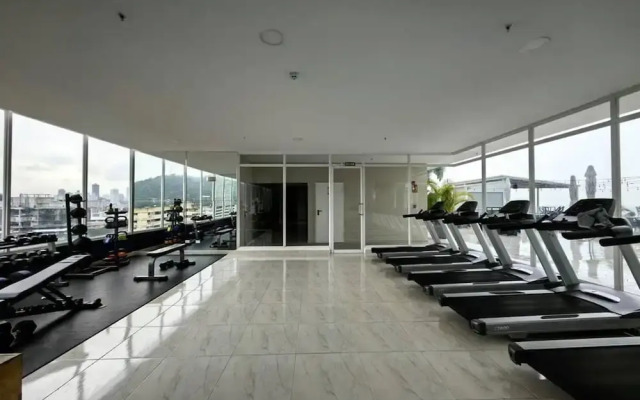 Room-sofa Bed Stay Rooftop Pool & Gym, A