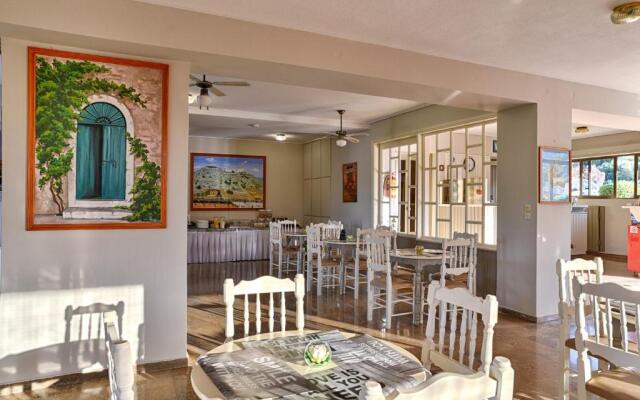 Ionis Hotel