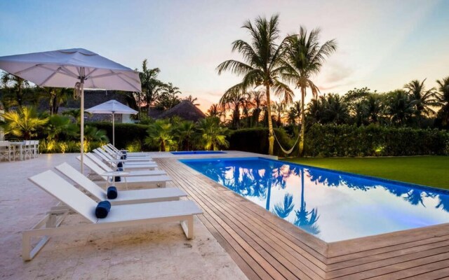 Sunny Vacation Villa 65