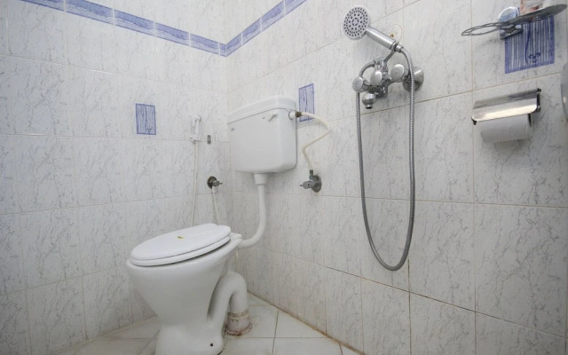 SR Legend Inn by OYO Rooms