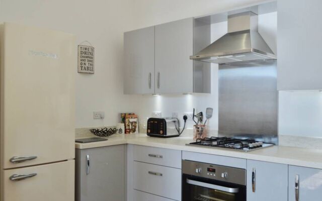 2 Bedroom Apartment In Pilton