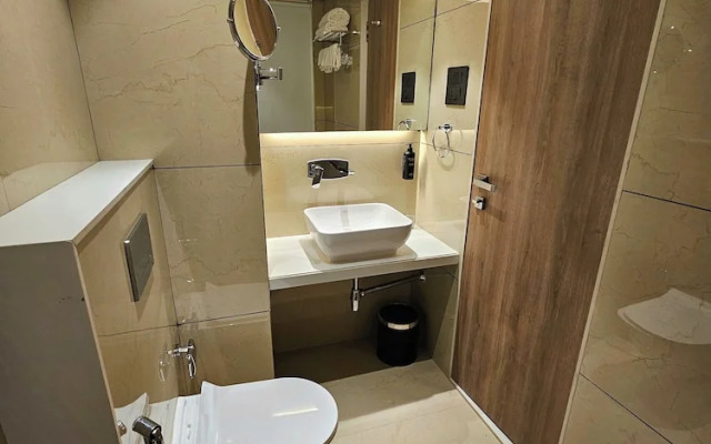 Hotel Golden Nest - Thane