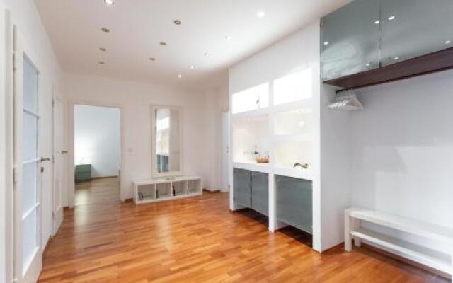 Operastreet City-Center Premium Apartment