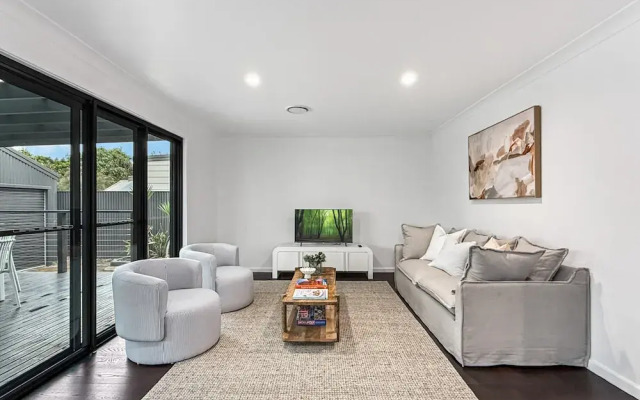 Spacious 3-bedroom Home With Private Pool & BBQ