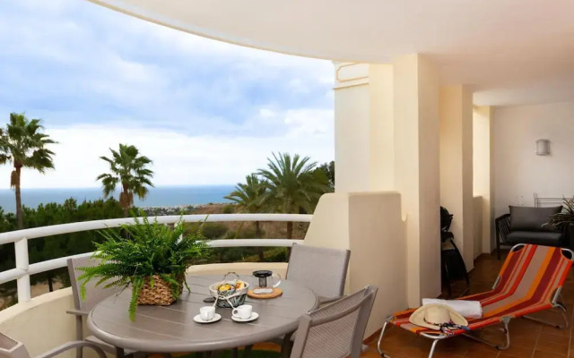 Calahonda Elegance With Pool And Sea View