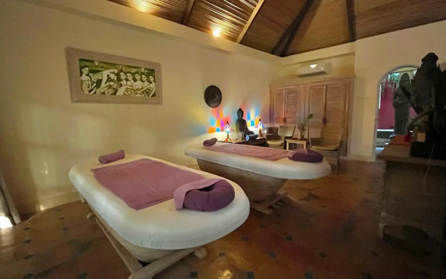Coco Grove Beach Resort