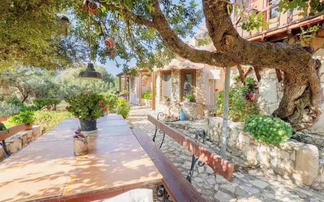 Rustic Retreat - Private Pool in Nature s Embrace