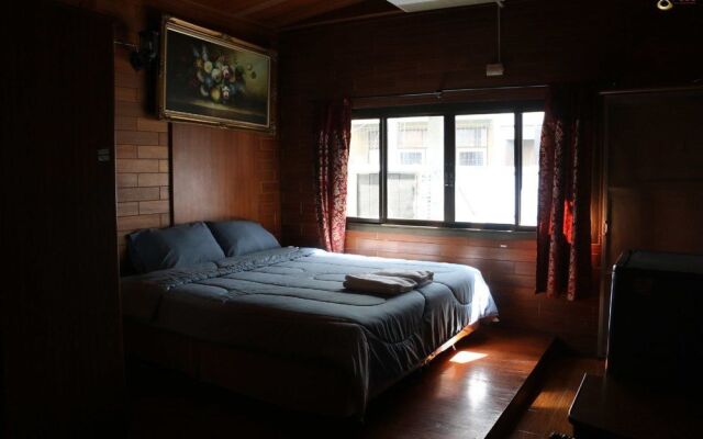 Eight Plus Hotel