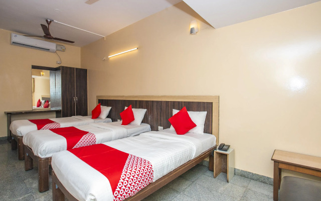 OYO 12965 Archana Comforts