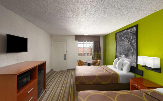 Super 8 by Wyndham Lake City