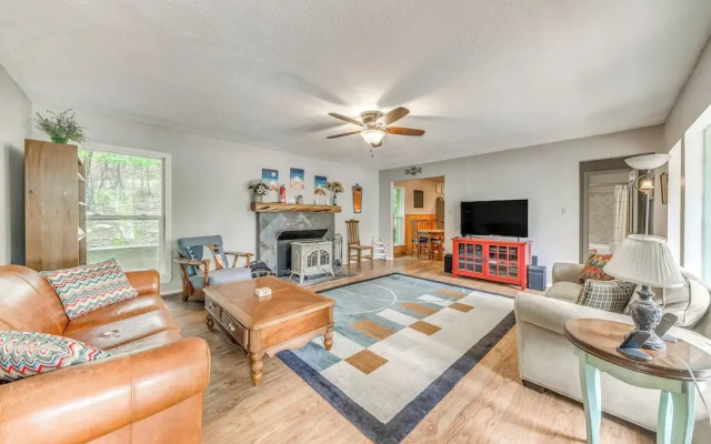 Central Cloudcroft Retreat w/ Wood-burning Stove!