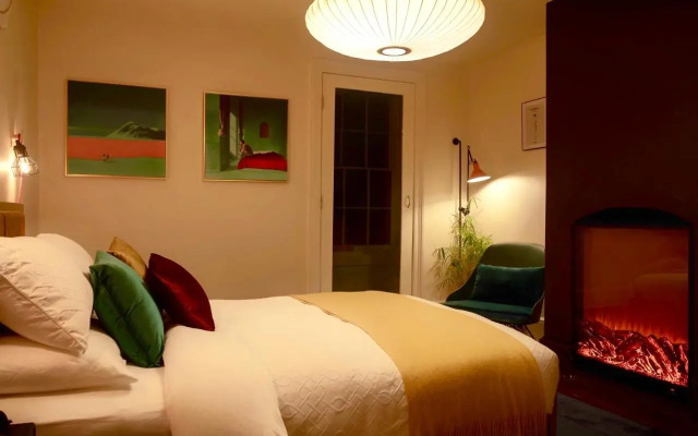 Lotus Gogh Apartment
