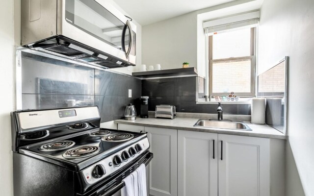 2BR Apt With Netflix- In the Heart of DT Hamilton