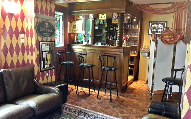 Logis Le Clos du Montvinage Rest. Auberge Val De lOise