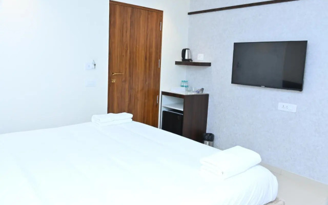 Grand Manor Suites