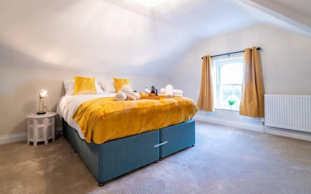 Stylish 3 Bedroom Maisonette