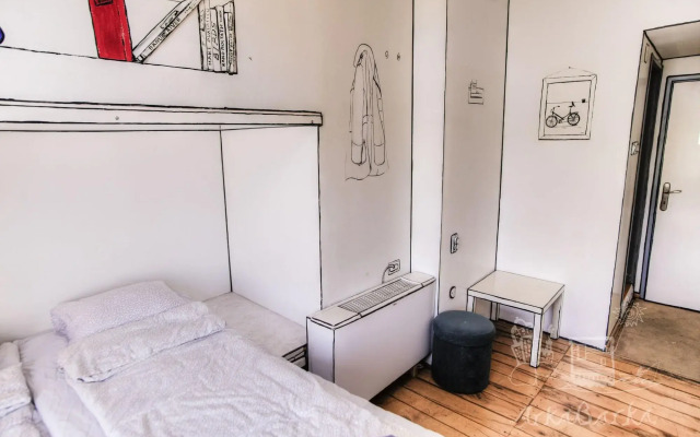 Arkabarka Floating Hostel