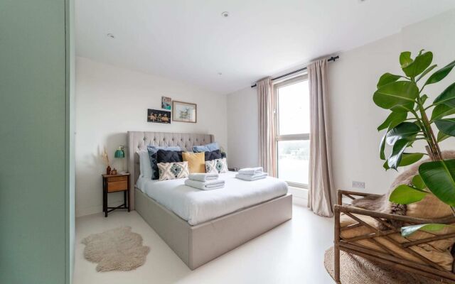 Beautiful Modern Apartment Centrally Located