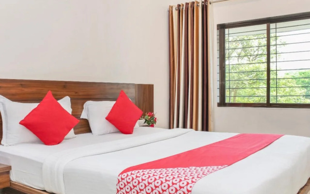 OYO 22692 Flagship Strand Resort
