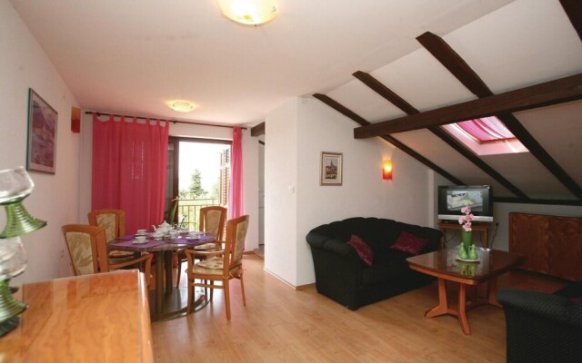 Amazing Home in Kapelica With Wifi and 5 Bedrooms