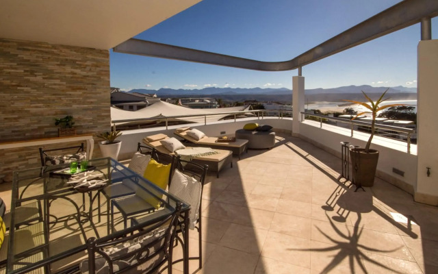 Apartment A Upper Deck