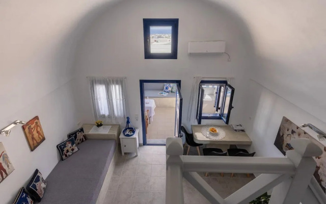 Panoramic Argyro's IO House with Jacuzzi