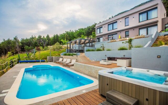 Luxury Villa Grand View